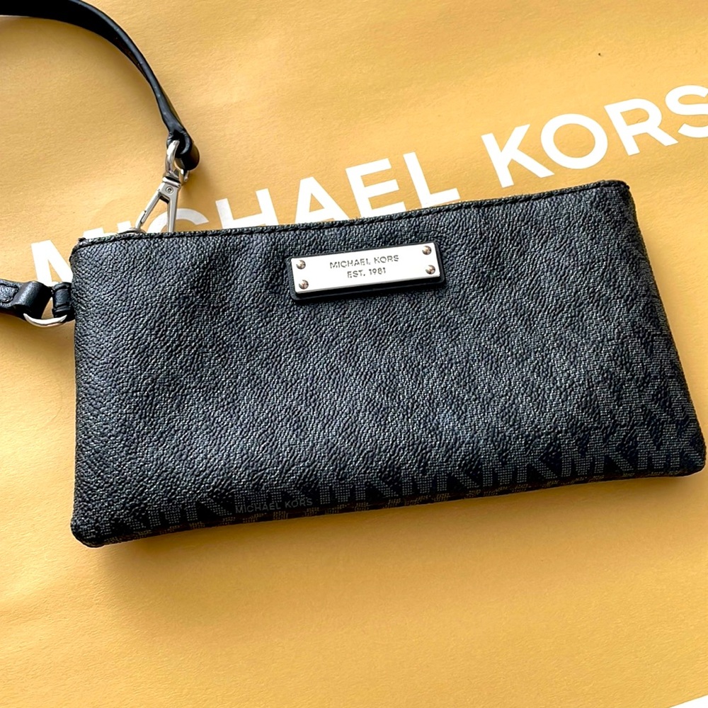 Michael Korea black wristlet